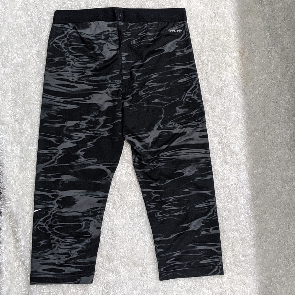 Nike Dri-FIT Capri Leggings - Picture 5 of 5